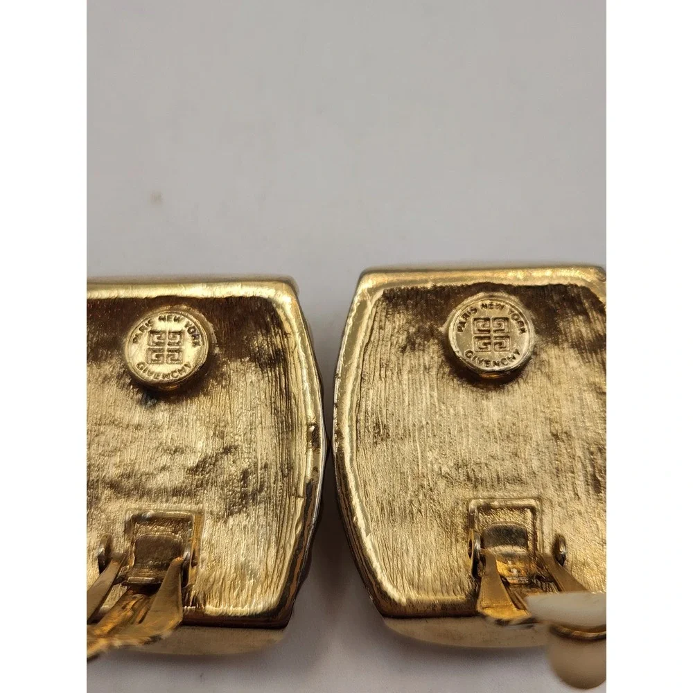 Givenchy Vintage Gold Tone Ribbed Tiered Clip On Earrings Paris New York 4G Logo - Picture 4 of 6
